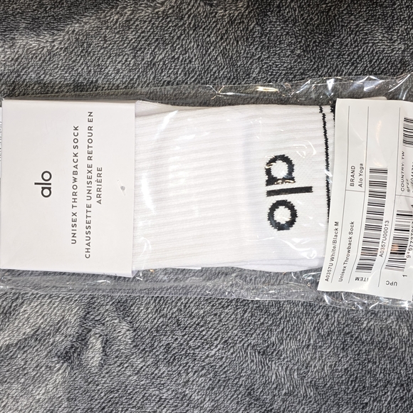 ALO Yoga Unisex Throwback Sock White Black Medium Nwt Crew Sock - Picture 5 of 7